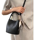 Cartera De Mano Links Estilo Bucket - Imagen 4
